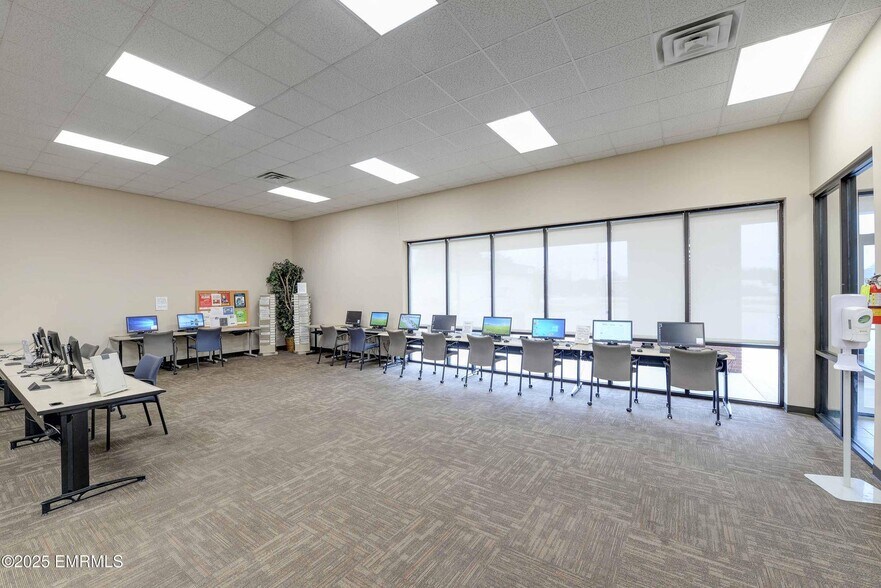 More Photos Of 2000 Highway 19 N, Meridian Office For Sale