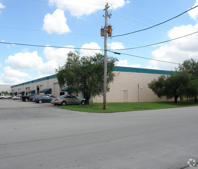 More Photos Of 8527-8529 NW 66th St, Miami Warehouse For Lease