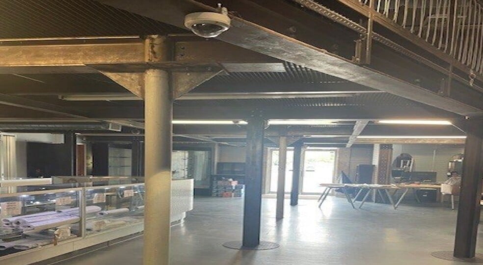 More Photos Of 3 Newbridge Rd, Hicksville Storefront For Lease