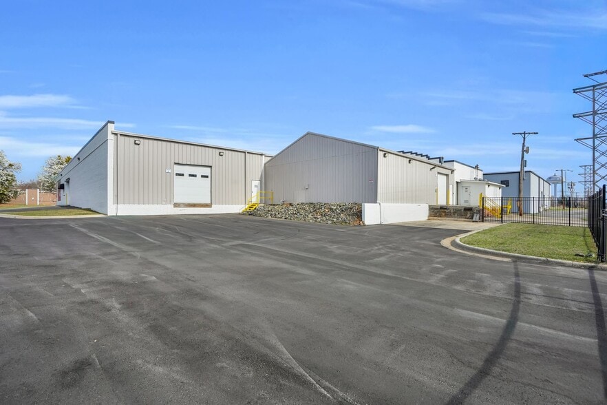 More Photos Of 1109 E Ozark Ave, Gastonia Warehouse For Lease