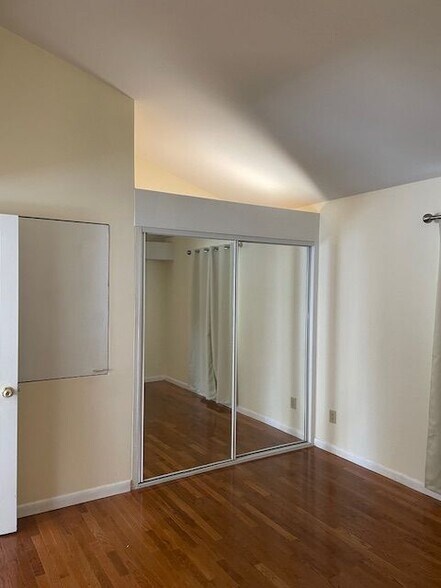 More Photos Of 4907 Oleander Dr, Wilmington Office Residential For Sale