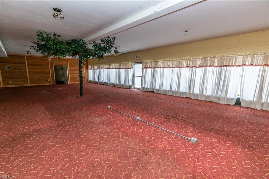 More Photos Of 899 S Canton Rd, Akron Light Distribution For Sale