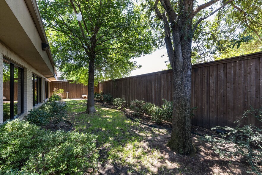More Photos Of 5422 Alpha Rd, Dallas Medical For Sale
