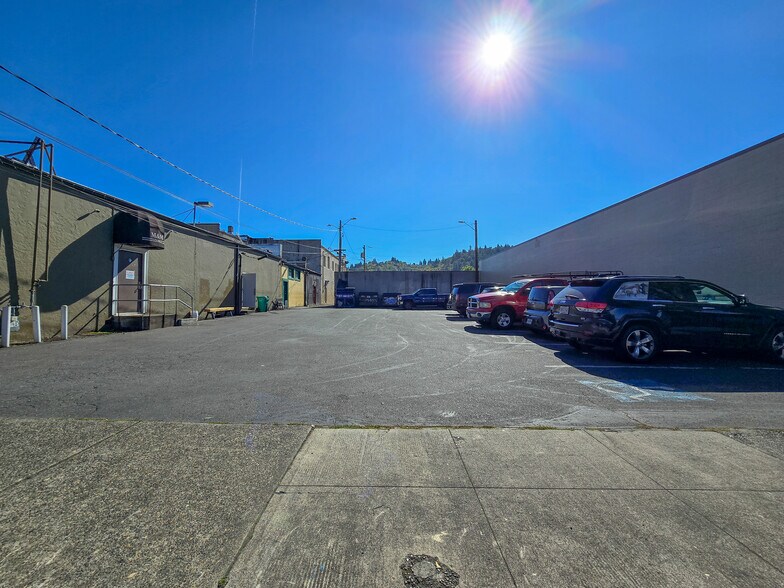 More Photos Of 129-137 N Main Ave, Gresham Restaurant For Sale