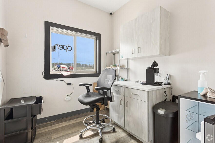 More Photos Of 1848 Dickerson Rd, Gaylord General Retail For Sale