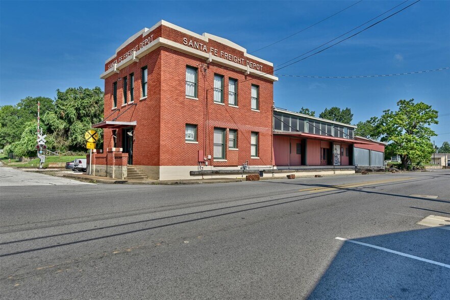 Primary Photo Of 214 S Austin St, Brenham Office Residential For Lease