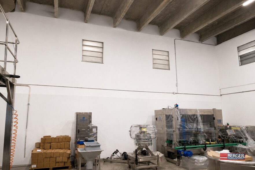 More Photos Of 2116 Sherman St, Hollywood Warehouse For Lease