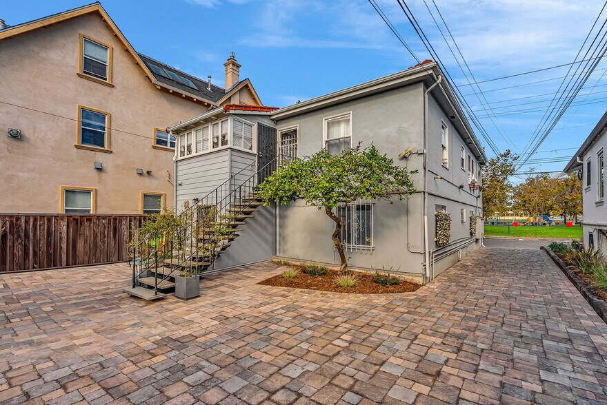 More Photos Of 573 59th St, Oakland Apartments For Sale