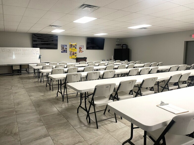 More Photos Of 13547 BV Lake Ct, Bakersfield Warehouse For Sale