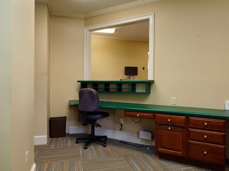 More Photos Of 3218 Mill St, Covington Medical For Sale