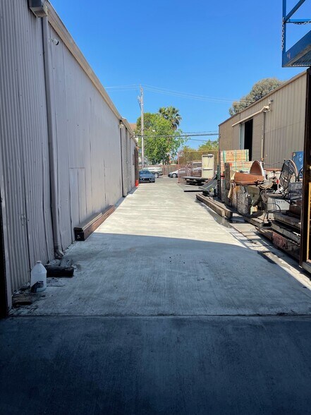 More Photos Of 110 Hegenberger Loop, Oakland Warehouse For Sale