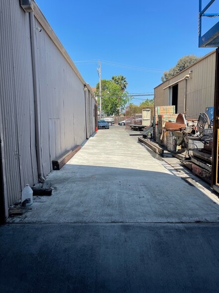 More Photos Of 110 Hegenberger Loop, Oakland Warehouse For Sale