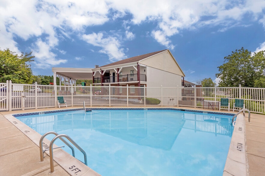 More Photos Of 170 Eastbrook Rd, Smoketown Hotel For Sale