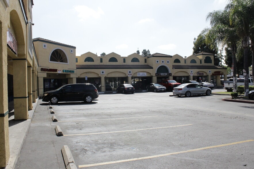 More Photos Of 8111 Rosecrans Ave, Paramount Unknown For Lease