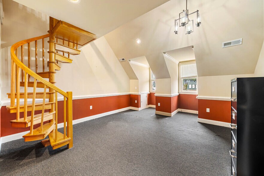 More Photos Of 130 Salem Towne Ct, Apex Office For Sale