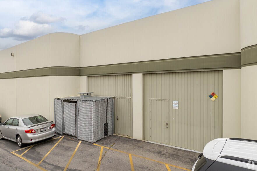 More Photos Of 9701-9741 Canoga Ave, Chatsworth Warehouse For Lease