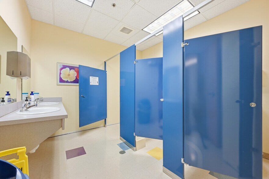 More Photos Of 38 Plains Rd, Essex Light Manufacturing For Lease