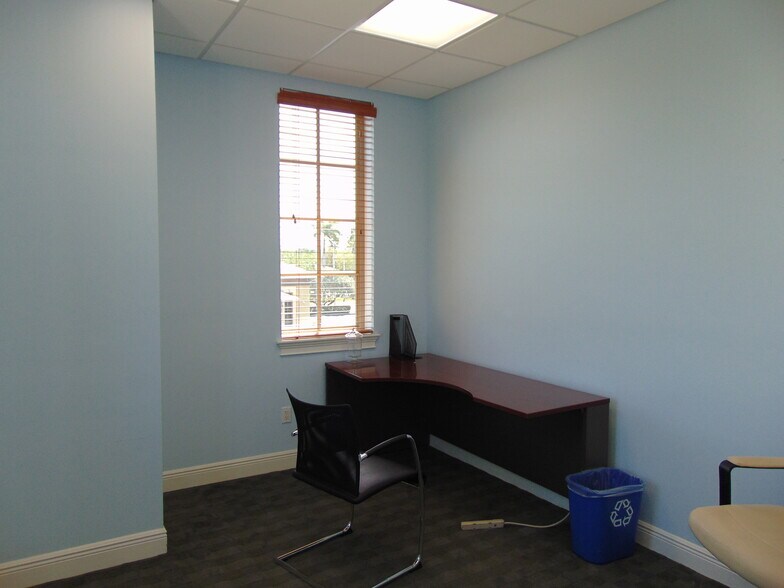 More Photos Of 909 SE 5th Ave, Delray Beach Office For Lease