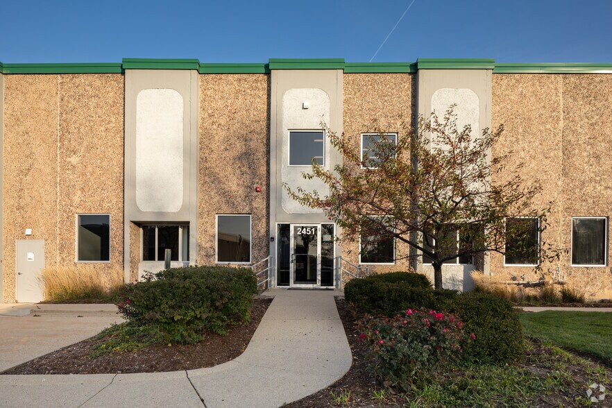 More Photos Of 1301-1401 Mark St, Elk Grove Village Unknown For Lease