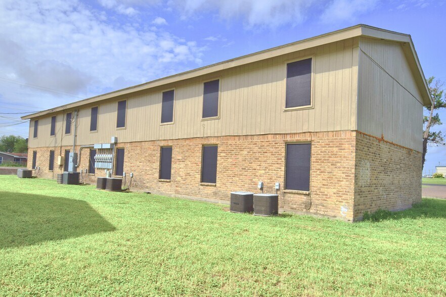 More Photos Of 303-511 E Reagan Rd, Beeville Multifamily For Sale