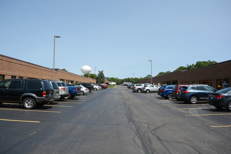 More Photos Of 1000 Brown St, Wauconda Warehouse For Lease