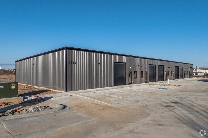 Primary Photo Of 1012 E Henri De Tonti Blvd, Springdale Flex For Lease