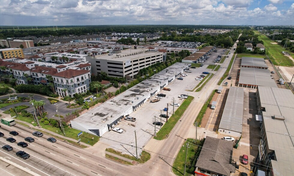 More Photos Of 11020 Katy Fwy, Houston Warehouse For Sale