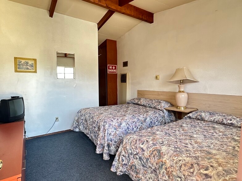 More Photos Of 5436 Lake Isabella Blvd, Lake Isabella Hotel For Sale