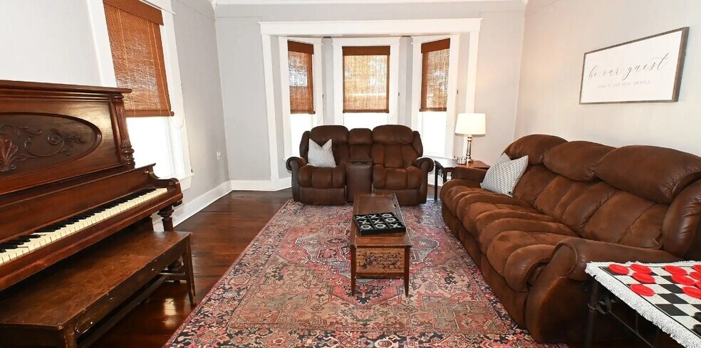 More Photos Of 812 N Main St, Gore Specialty For Sale