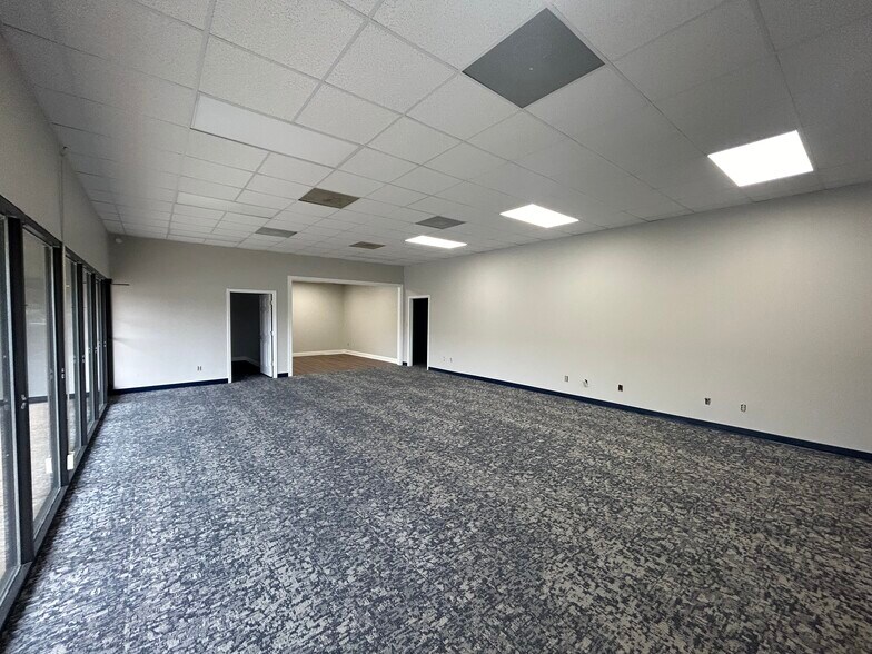 More Photos Of 640 Matthews Mint Hill Rd, Matthews Showroom For Lease
