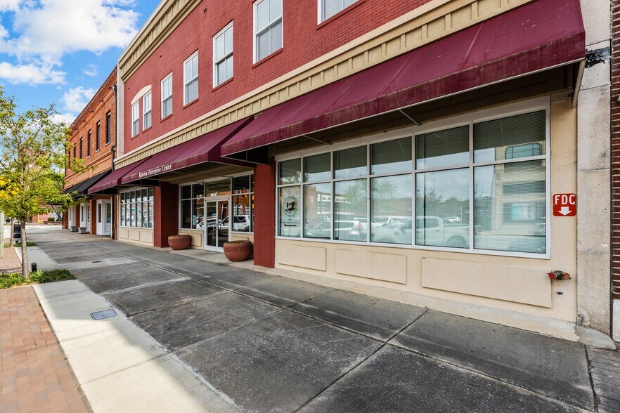 More Photos Of 327 N Queen St, Kinston Office For Sale