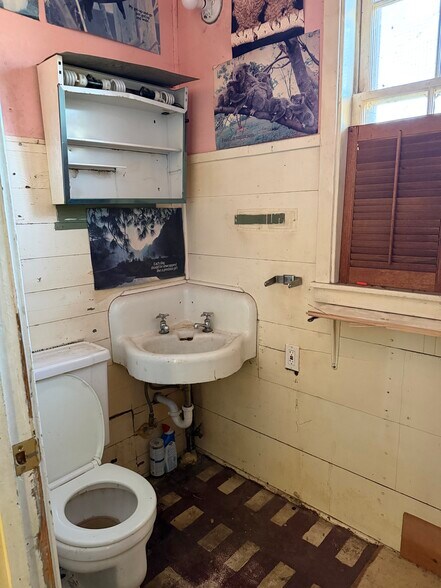 More Photos Of 217 Percy Ave, Yuba City Storefront For Sale