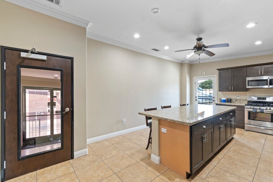 More Photos Of 19700 Temescal Canyon Rd, Corona Freestanding For Lease