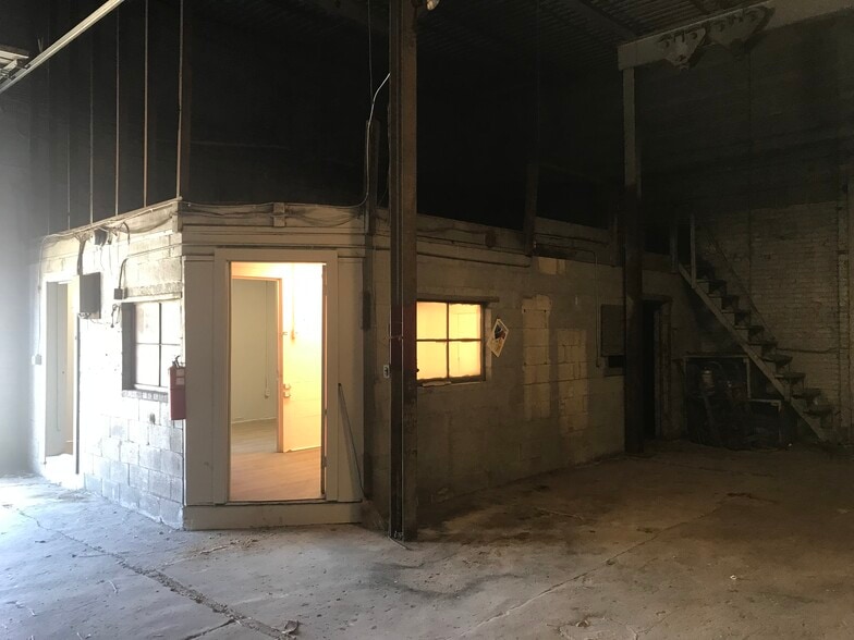 More Photos Of 147 Nebraska, Memphis Warehouse For Sale