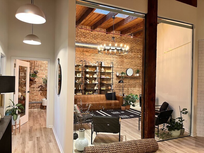 More Photos Of 1820 W Webster Ave, Chicago Loft Creative Space For Lease