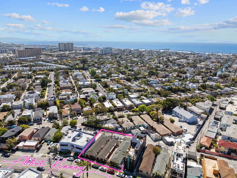 More Photos Of 1726 Abbot Kinney Blvd, Venice Apartments For Sale