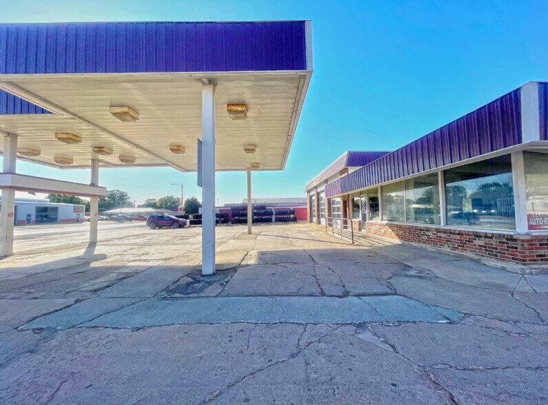 More Photos Of 1101 W Sheridan Ave, Shenandoah Auto Repair For Sale
