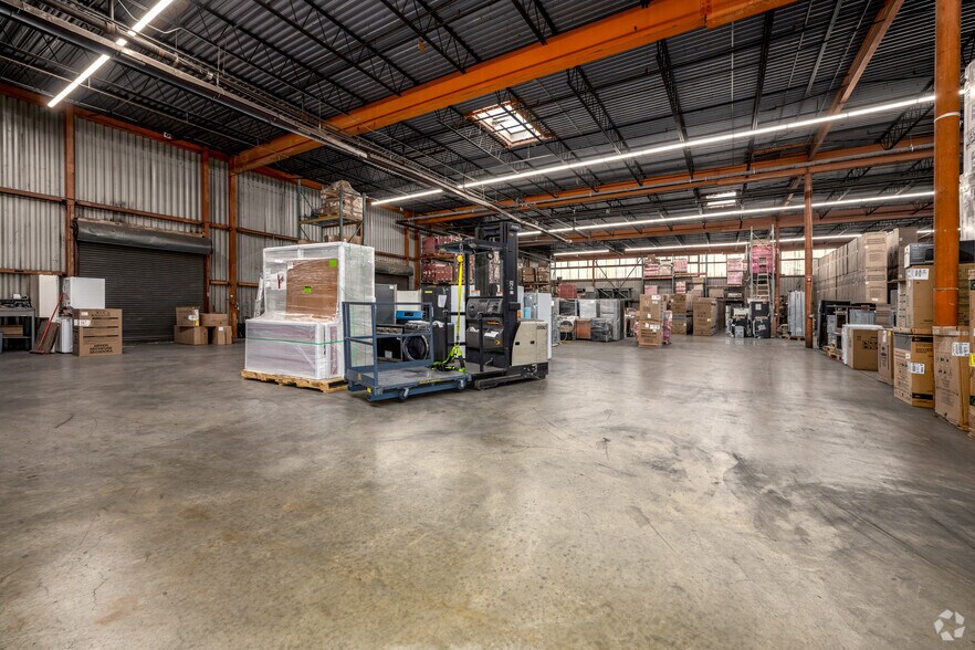 More Photos Of 7000 Old Landover Rd, Landover Warehouse For Lease