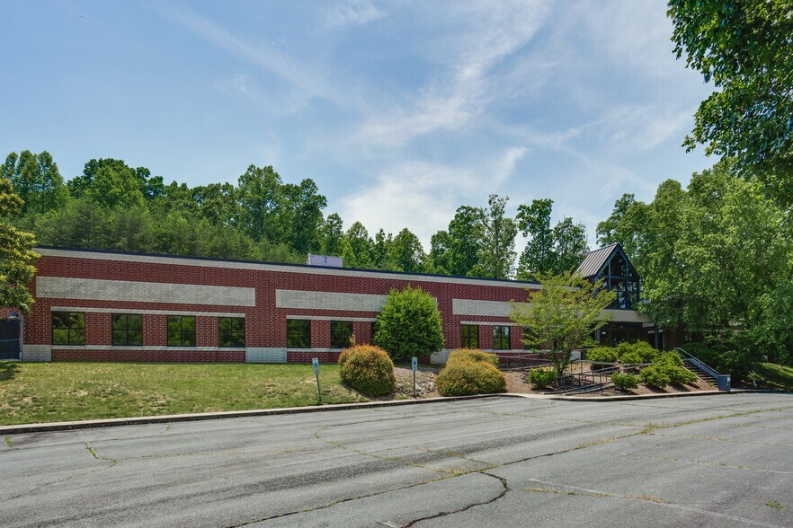More Photos Of 3195 Centre Park Blvd, Winston-Salem Manufacturing For Sale