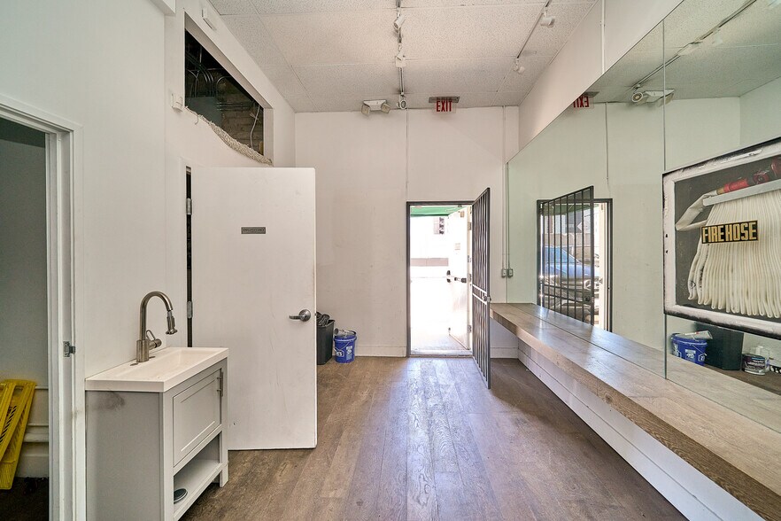 More Photos Of 112-122 S Robertson Blvd, Los Angeles Storefront Retail Office For Sale