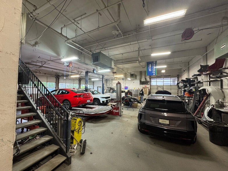 More Photos Of 912 SW 146th St, Burien Service For Sale