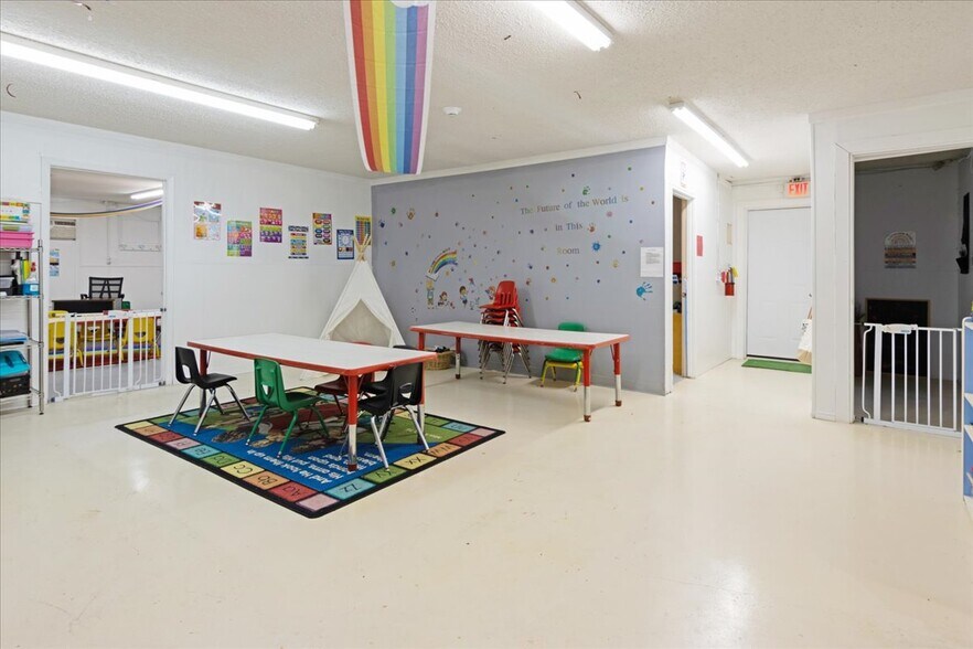 More Photos Of 1201 W Nelson St, Denison Daycare Center For Sale