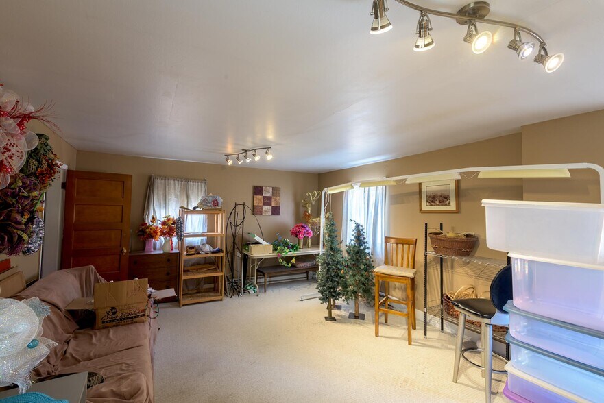 More Photos Of 21 E Pine, Pinedale General Retail For Sale