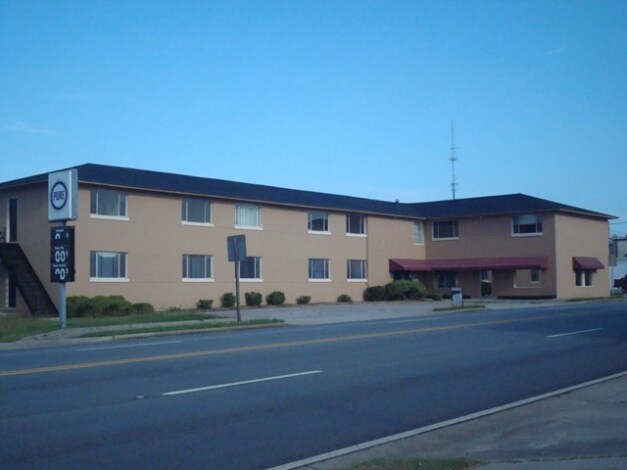 Primary Photo Of 7 S Duval St, Claxton Freestanding For Sale