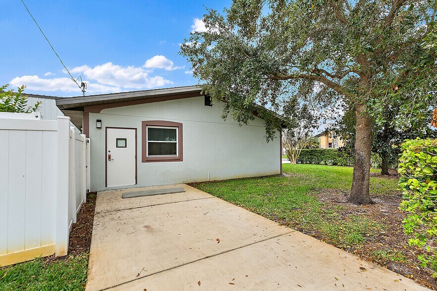 More Photos Of 6790 65th Way N, Pinellas Park Freestanding For Lease