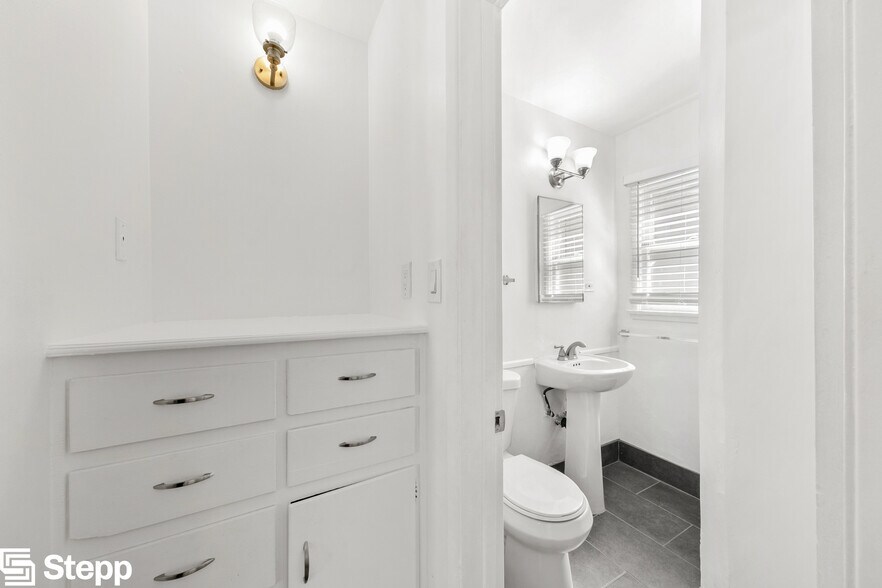 More Photos Of 4130 E 10th St, Long Beach Apartments For Sale