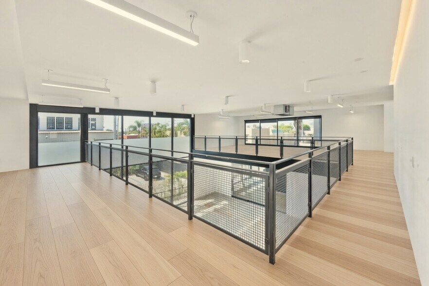 More Photos Of 940 N Highland Ave, Los Angeles Loft Creative Space For Lease