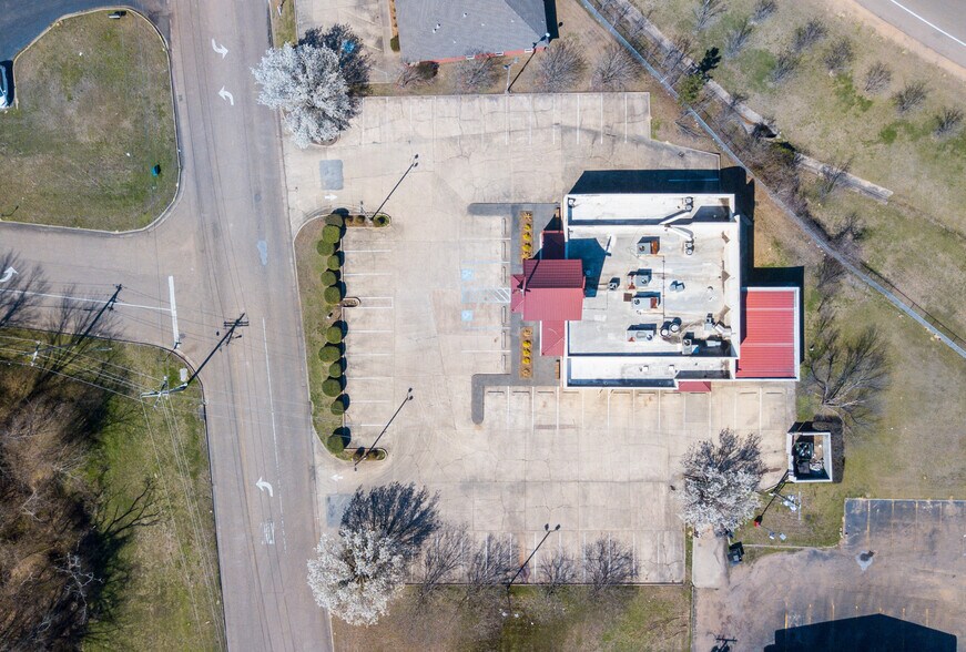 More Photos Of 102 Clinton Center Dr, Clinton Restaurant For Sale