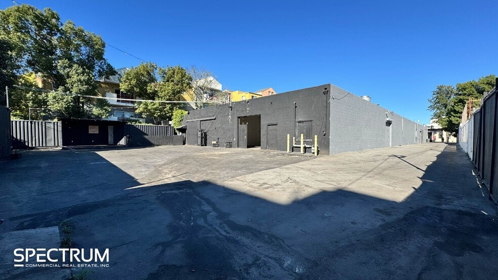 More Photos Of 14532 Blythe St, Van Nuys Manufacturing For Lease