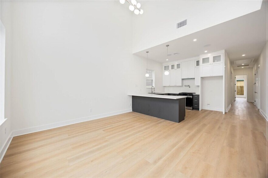 More Photos Of 422 E 41st St, Houston Multifamily For Sale